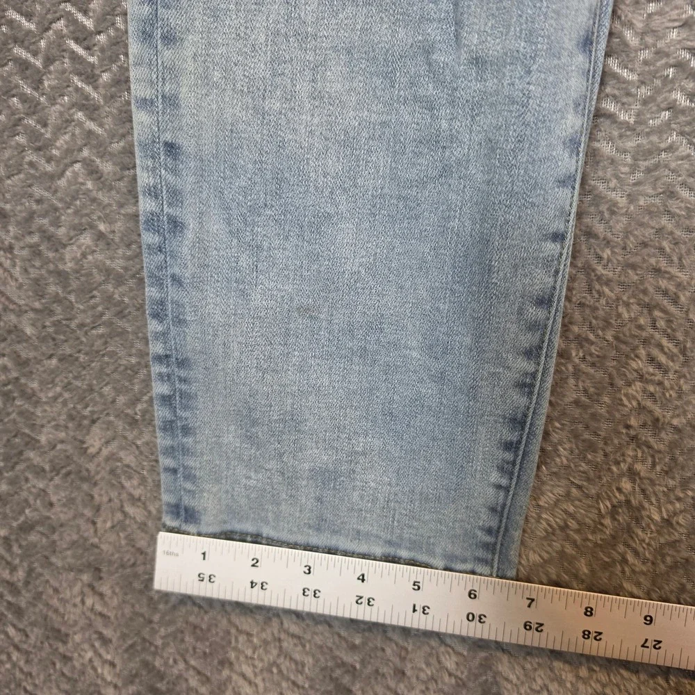 American Eagle Outfitters are thigh classic